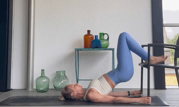 yoga chaise : Levées de Jambes Assis sur Chaise